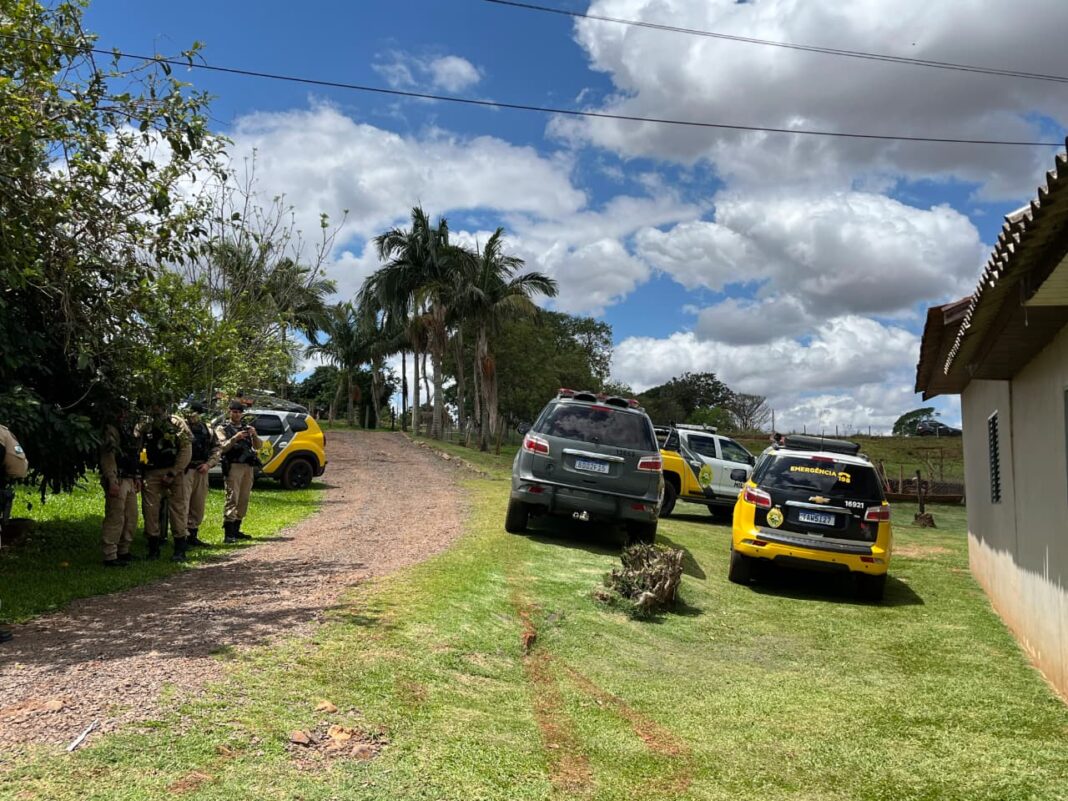 Homem é preso após fuga, cerco policial e disparos em área rural de Francisco Alves