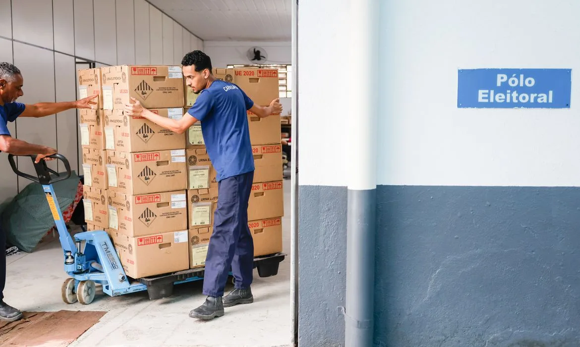 Veja quem pode levar acompanhante na cabine de votação