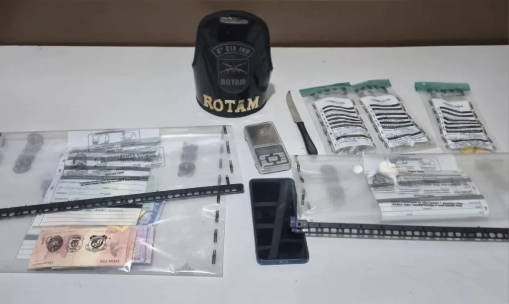 BORRAZÓPOLIS – ROTAM prende suspeito após fuga, apreende cocaína, crack, anabolizantes e veículo