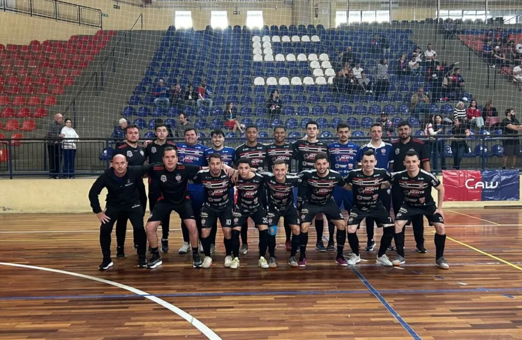 MANOEL RIBAS – Equipe vence Paraná Clube por 2 a 0 e abre vantagem nas oitavas da Série Ouro