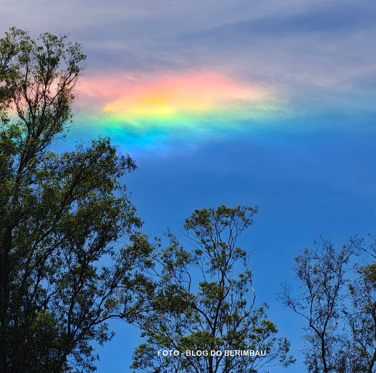 ROSÁRIO DO IVAÍ – Morador registra imagem curiosa e muito bonita de fenômeno colorido no céu