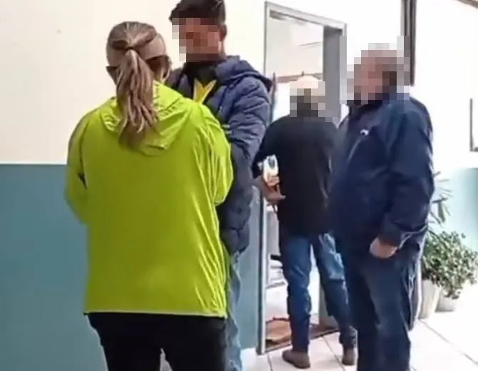 IMBAÚ – Prefeita é acusada de agredir eleitora e tomar celular após ser filmada em suposta boca de urna