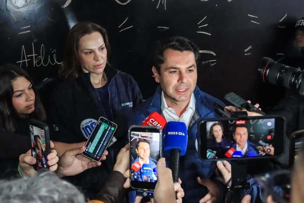 PARANÁ – Alexandre Curi recebe quase 2 milhões de votos ao Senado e agradece apoio