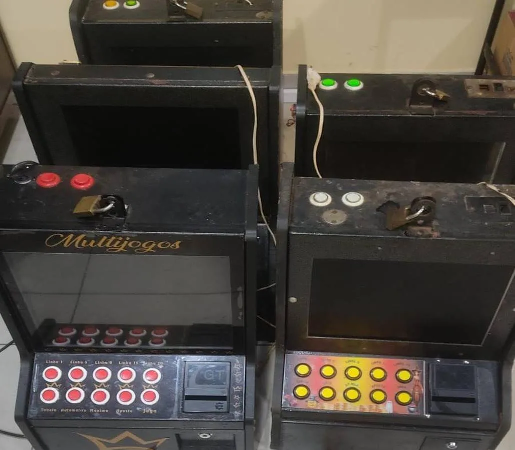 CALIFÓRNIA – Máquina de jogos é apreendida após denúncia em bar