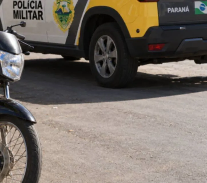 JARDIM ALEGRE – Carro avança faixa de pedestres e PM aborda motociclista sem CNH