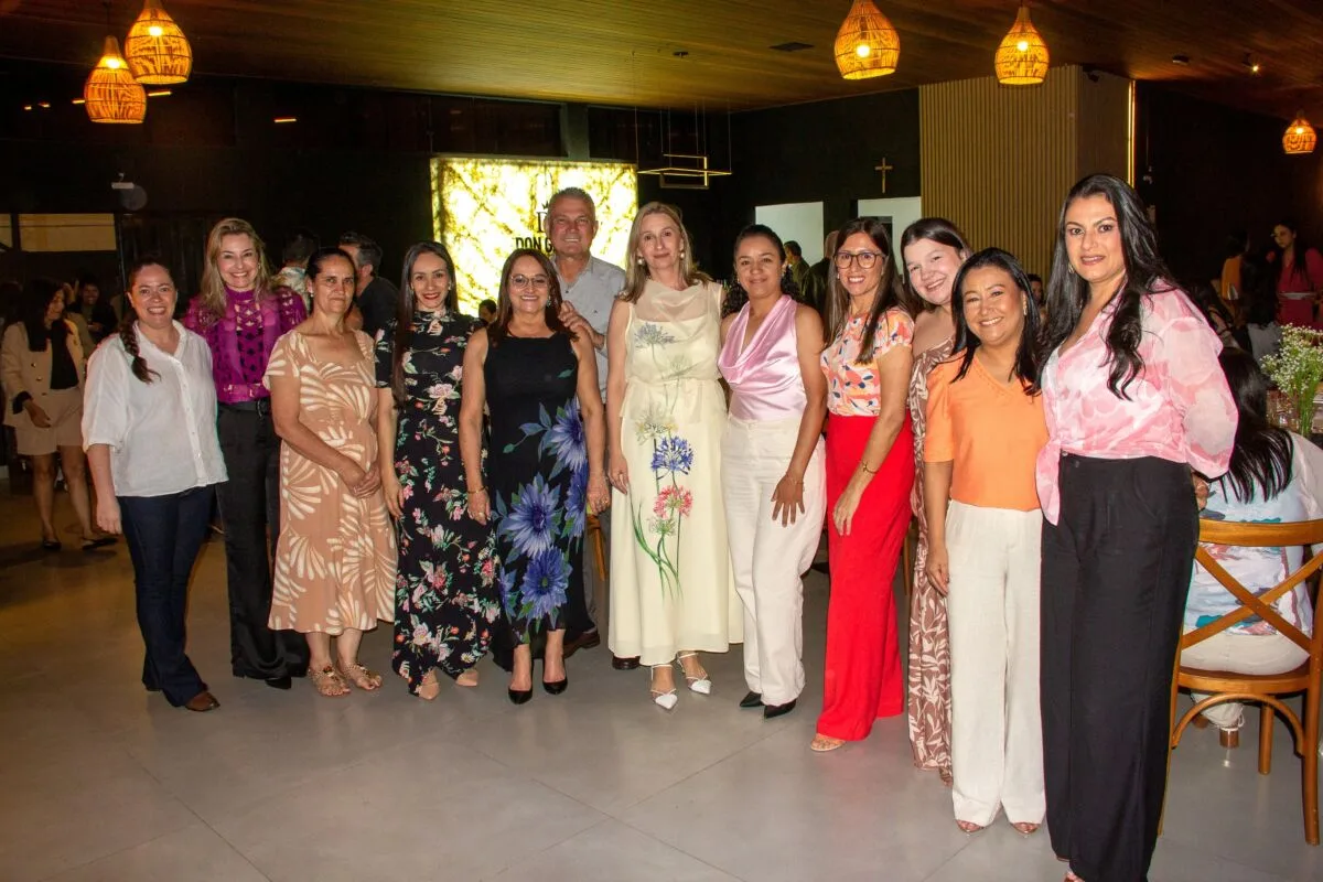 FAXINAL – Prefeitura homenageia professores da rede municipal em noite especial de reconhecimento e confraternização