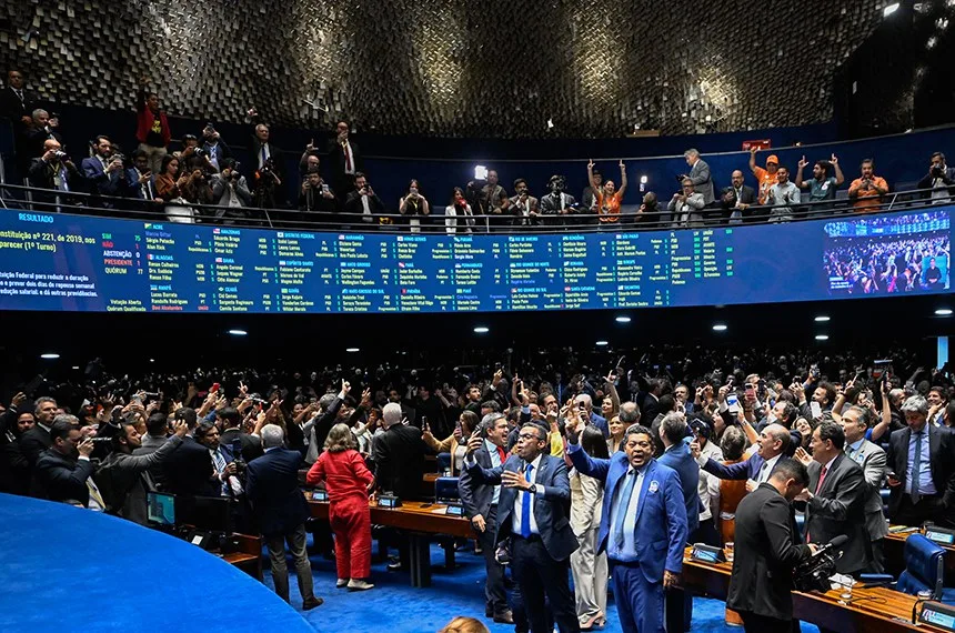 Senado aprova fim da escala 6×1 e redução de jornada