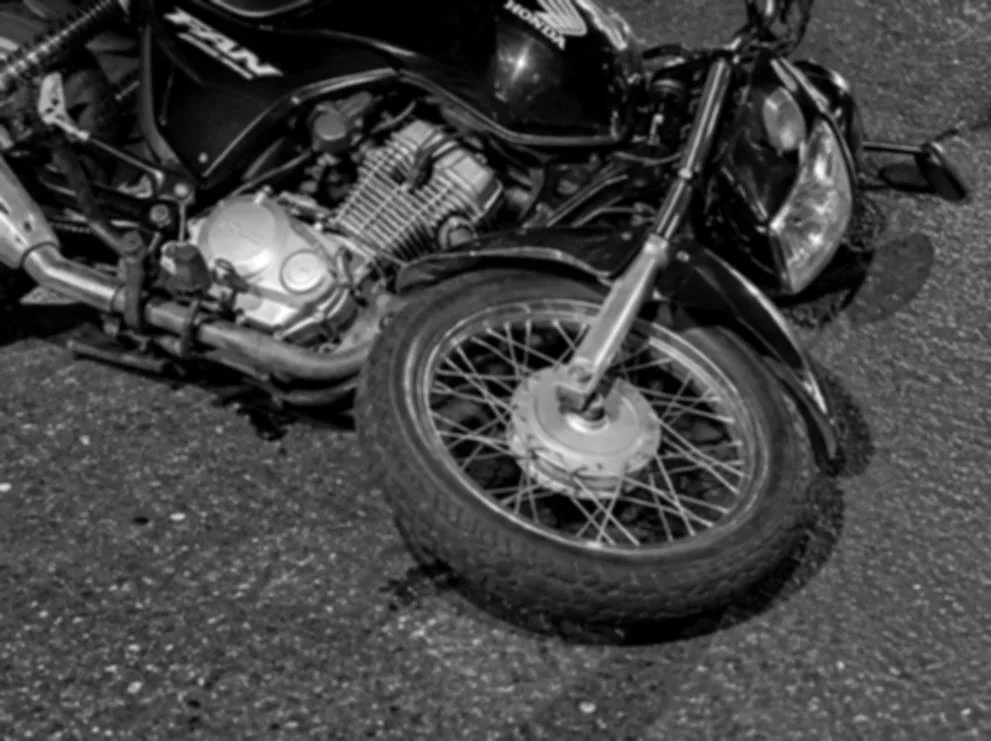 FAXINAL – Motociclista fica ferido após cair na Rua Antônio Garcia da Costa