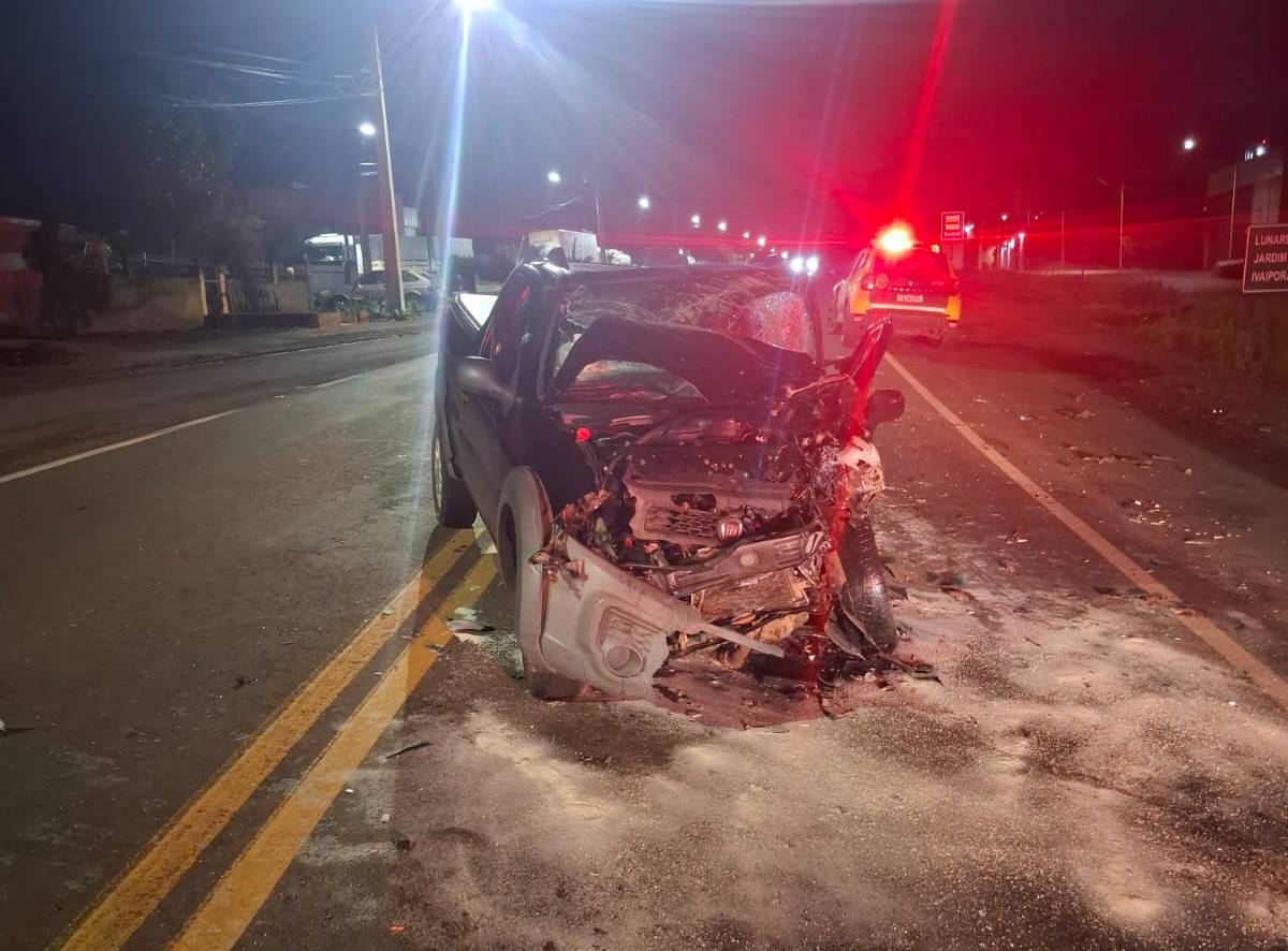 SÃO JOÃO DO IVAÍ – Acidente entre caminhão e Fiat Strada deixa motorista ferido na PR-082