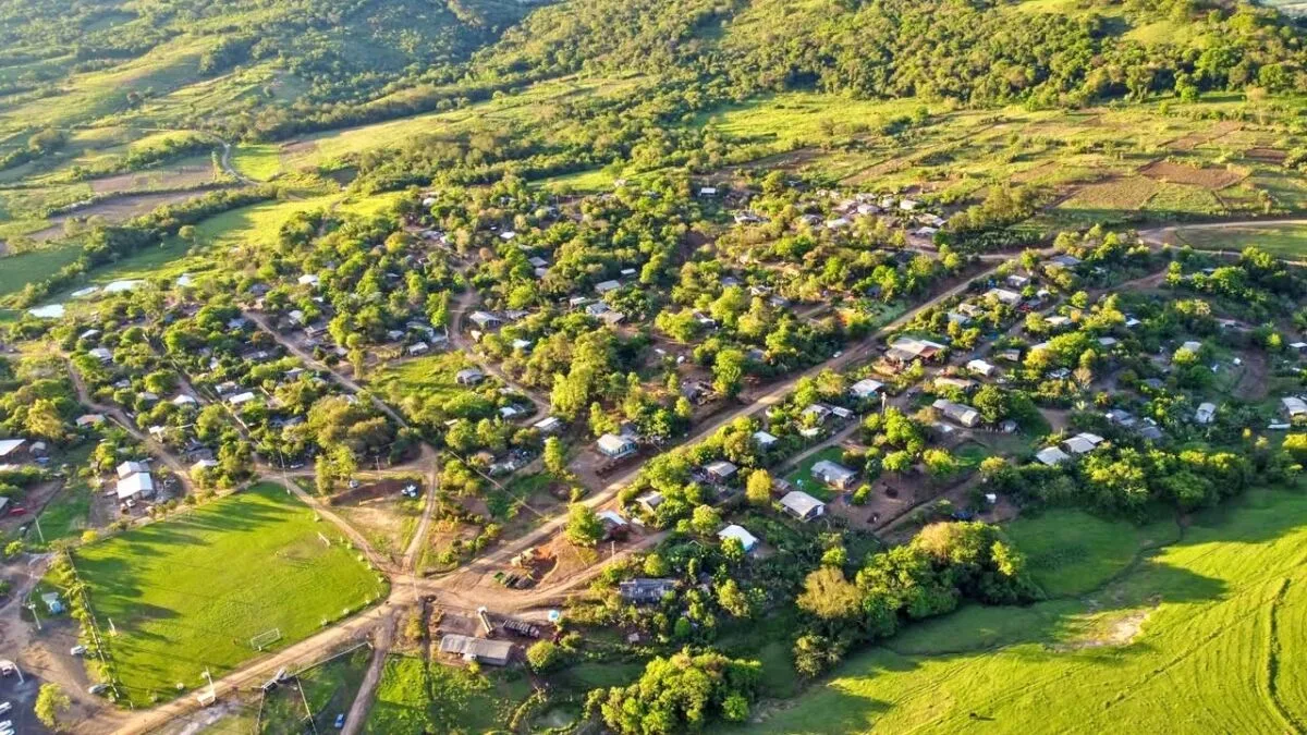 Prefeito de Faxinal participa da entrega de títulos a mais de 400 famílias do Assentamento Maila Sabrina em Ortigueira