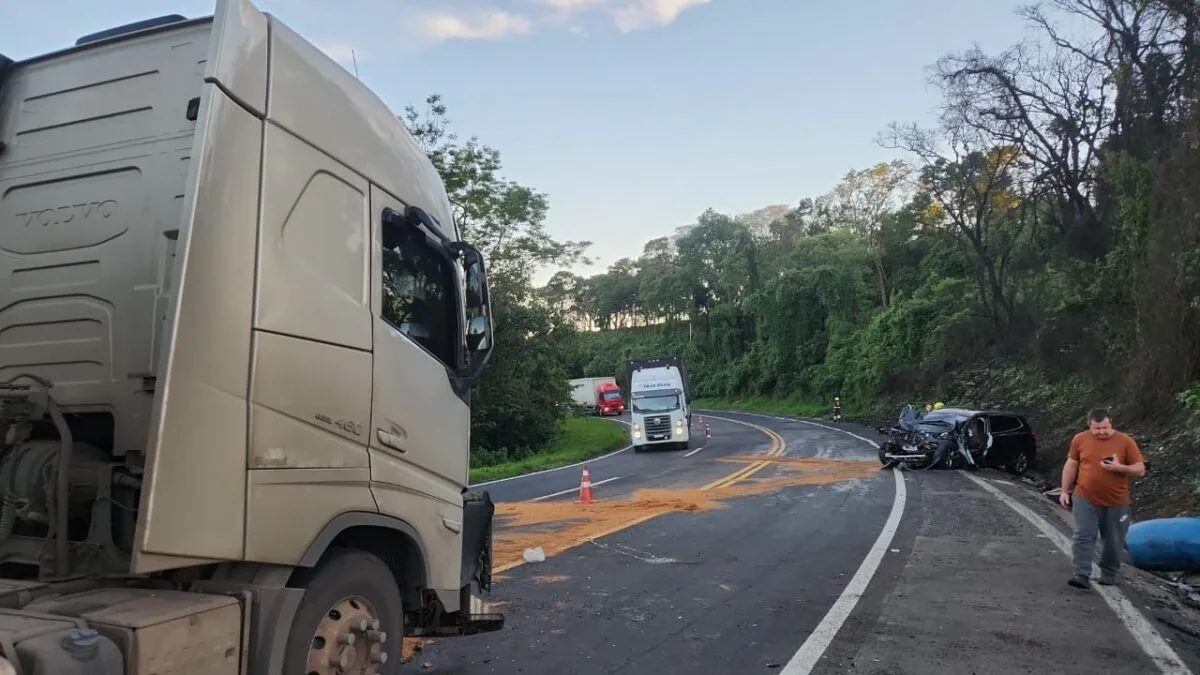 ORTIGUEIRA – Motorista de BMW fica gravemente ferido em colisão com carreta na BR-376