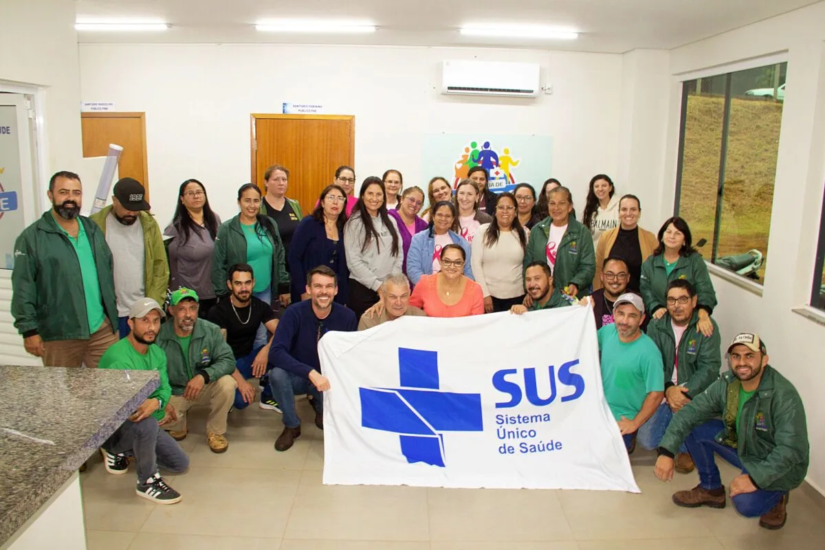 FAXINAL – Prefeitura homenageia agentes comunitários de saúde e de combate às endemias
