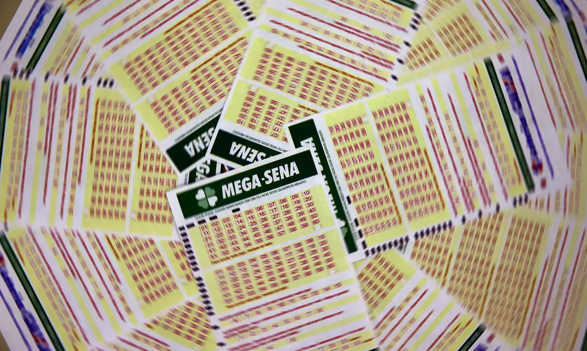 Mega-Sena acumula e prêmio dispara para R$ 102 milhões