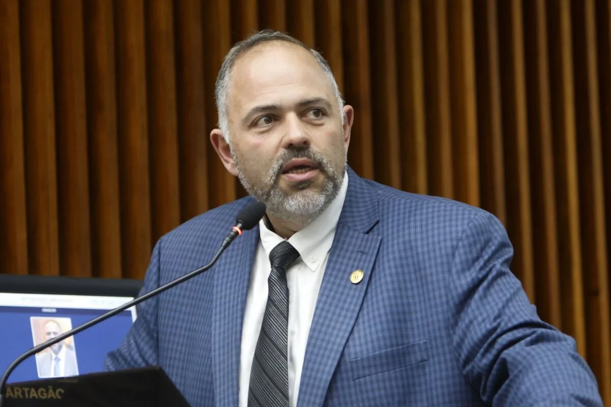Artagão Júnior denuncia possível fraude em posto de combustíveis de Curitiba e cobra fiscalização