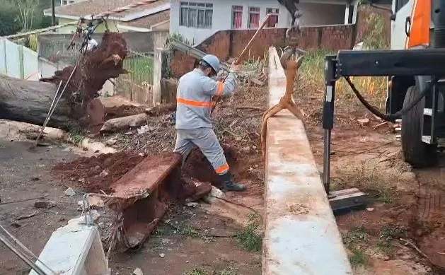 PARANÁ – Copel ainda trabalha para restabelecer energia a 10,5 mil imóveis após temporais