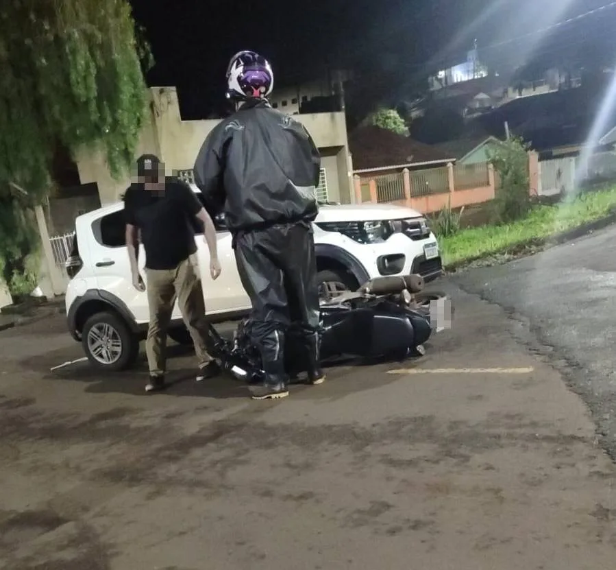 APUCARANA – Dois acidentes entre carros e motos deixam feridos em ruas da cidade