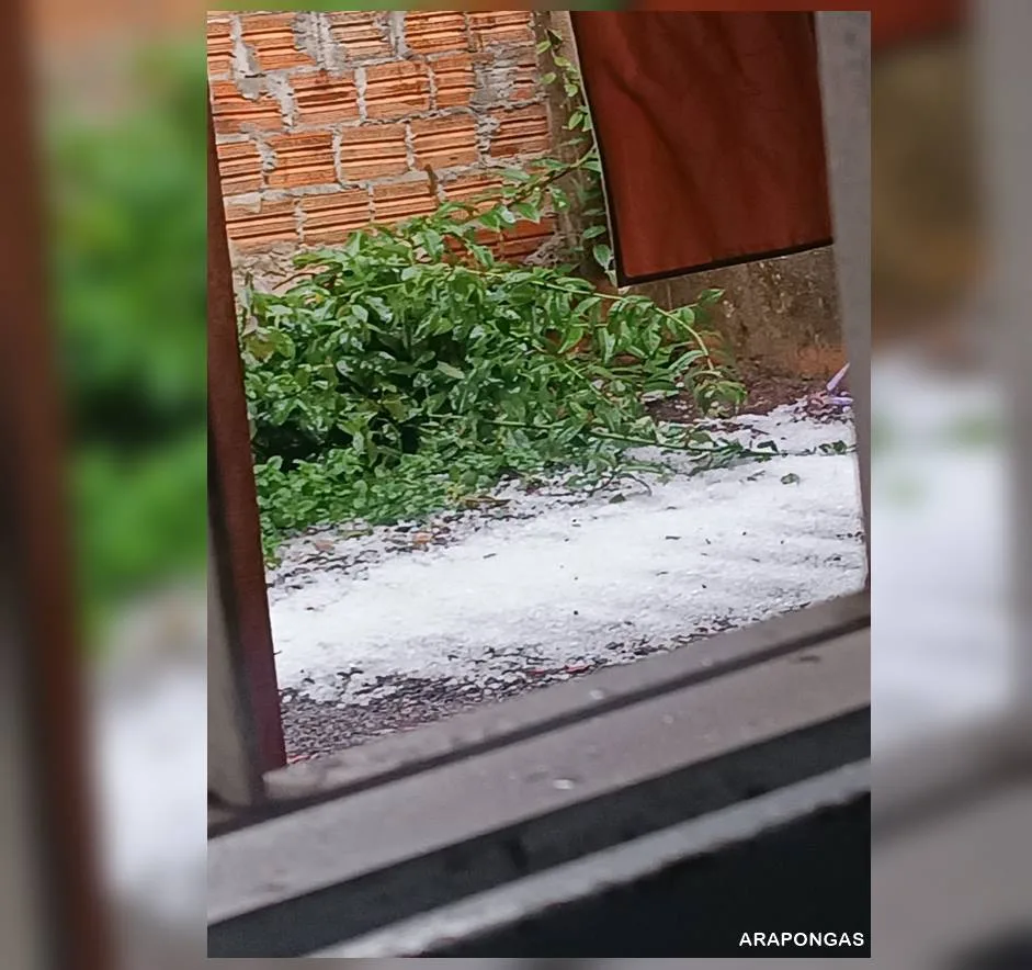 Chuva com granizo relatada por moradores do bairro Bandeirantes em Arapongas