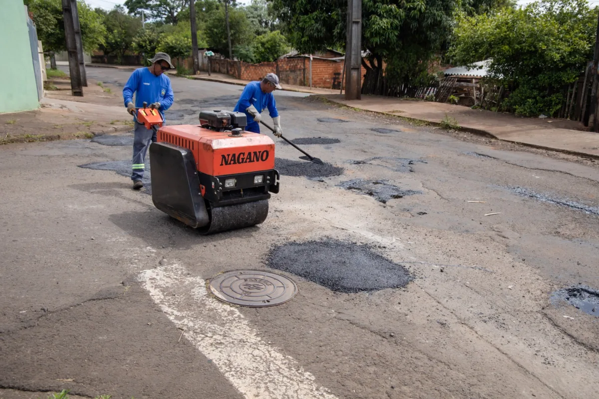 Prefeitura de Apucarana retoma operação tapa-buracos após trégua das chuvas