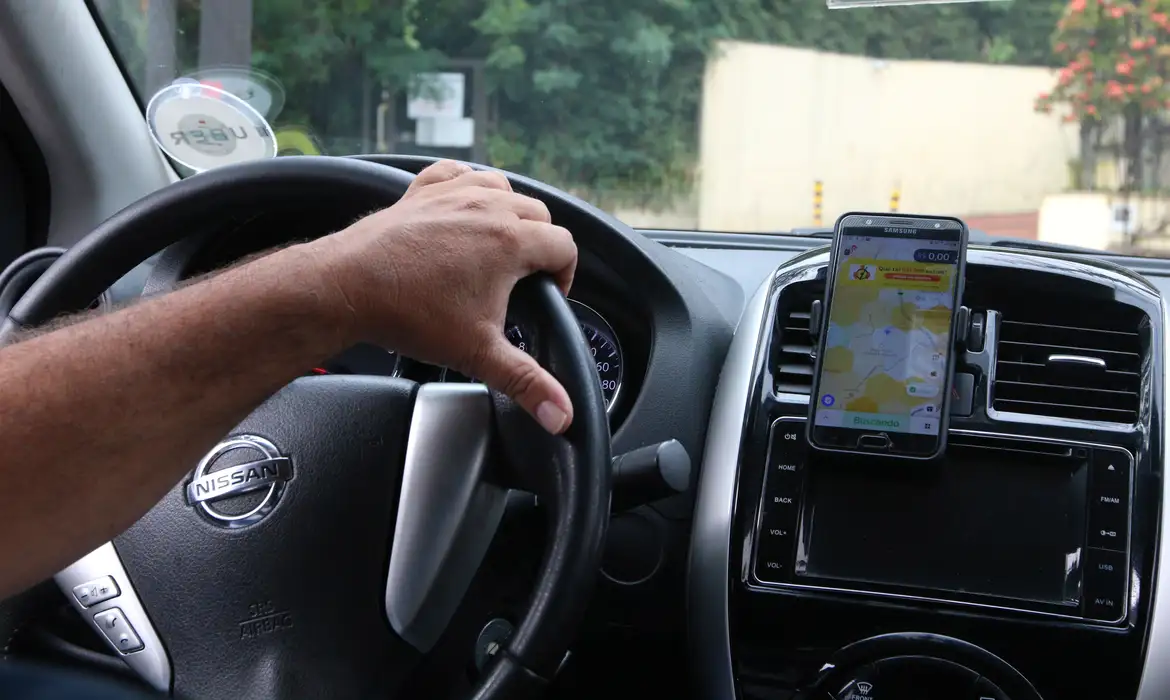 Governo facilita financiamento de carros para taxistas e aplicativos