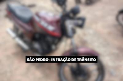 SÃO PEDRO - Moto com mais de R$ 5 mil em débitos foi apreendida